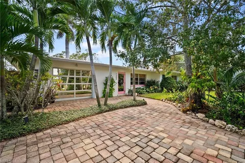 1304 Milano Dr, Naples, FL 34103 - MLS#: 224089537