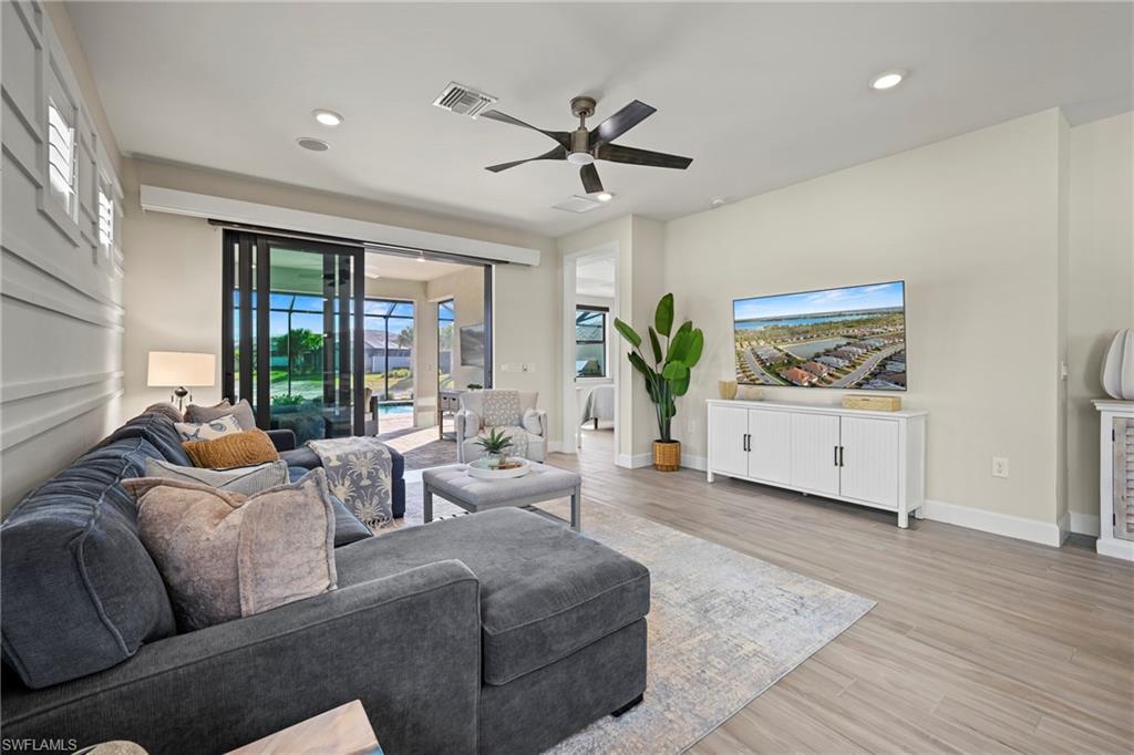 ESPLANADE LAKE CLUB - Residential