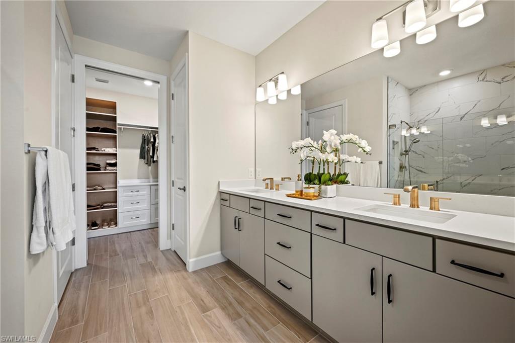 ESPLANADE LAKE CLUB - Residential