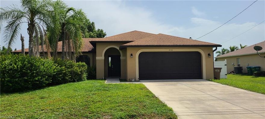 Beautiful new home.  3 Bed/2 bath built-in 2017, brand new floors in bedrooms, freshly painted, stainless steel appliances, brand new washer/dryer, large 10000sqft lot.  Enclosed 2 car garage includes hurricane shutters, sprinklers, city water.  Perfect for family to enjoy.