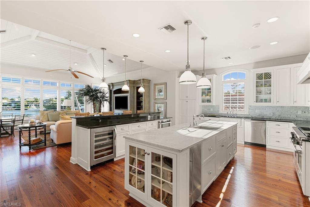 AQUALANE SHORES - Residential