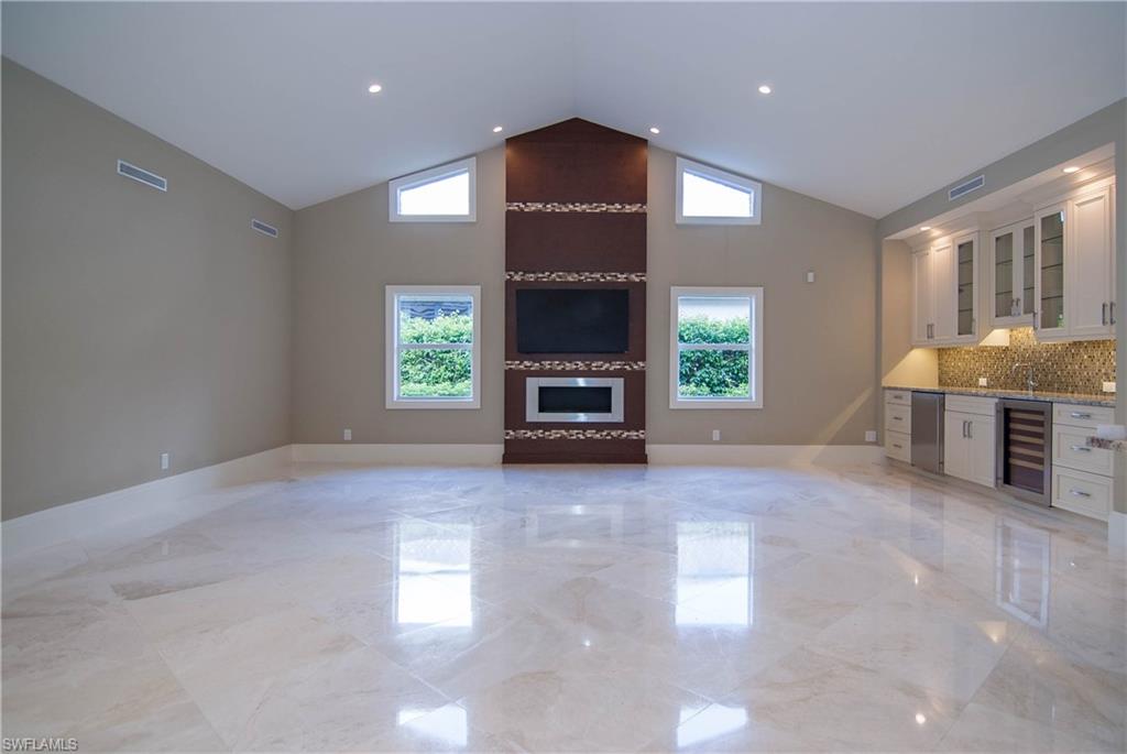 PELICAN BAY WOODS - Residential