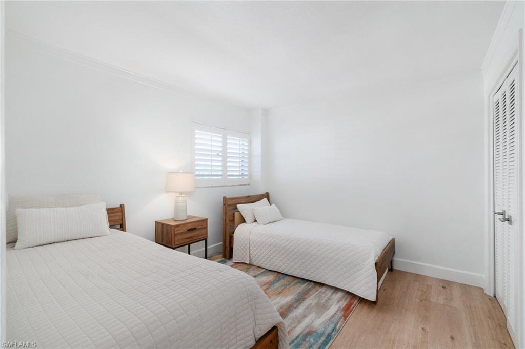 PELICAN POINT - Residential