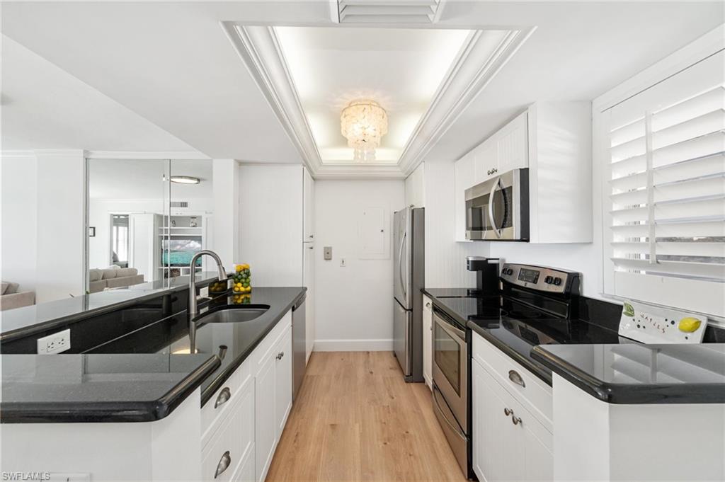 PELICAN POINT - Residential