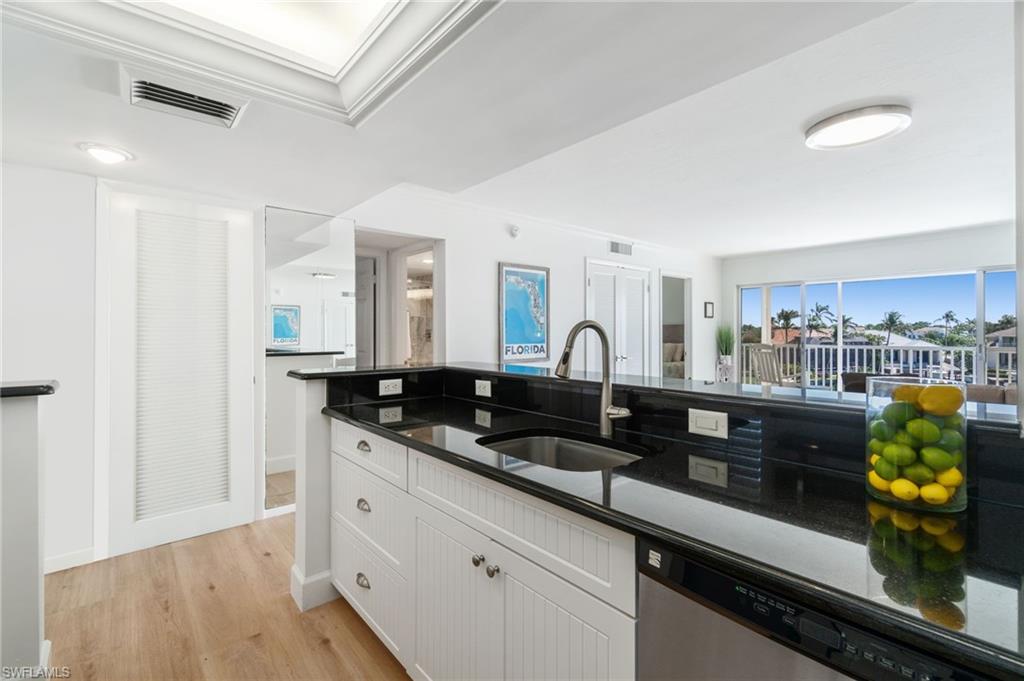 300 Park Shore DR 4C