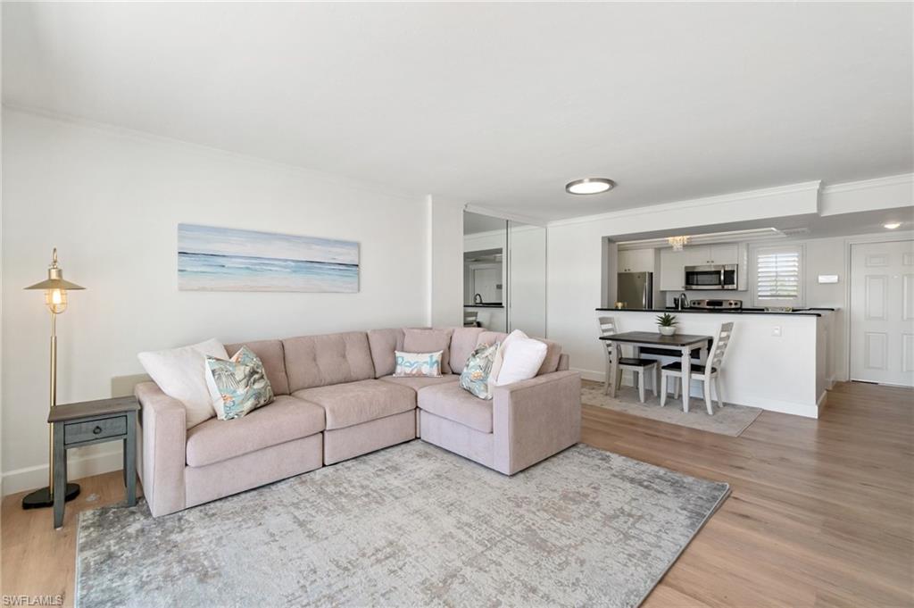 PELICAN POINT - Residential