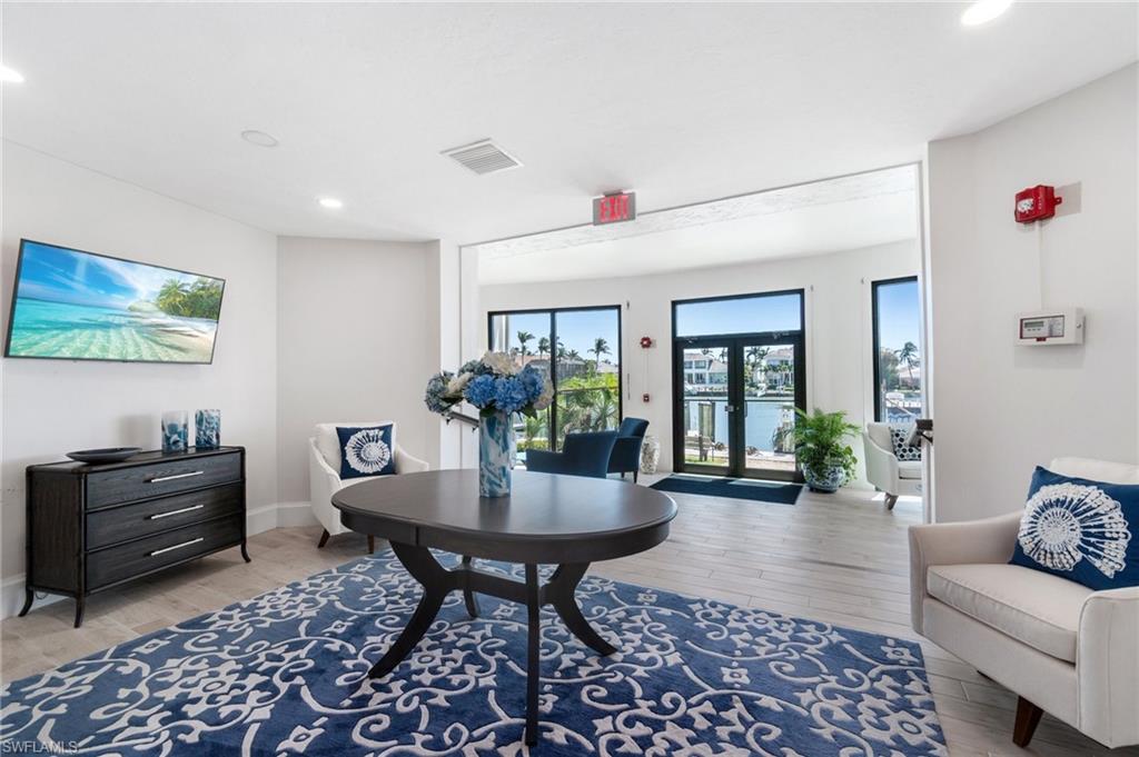 PELICAN POINT - Residential