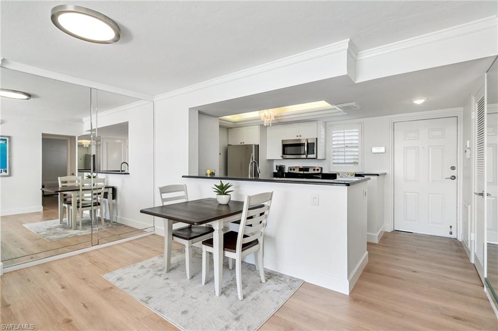 PELICAN POINT - Residential