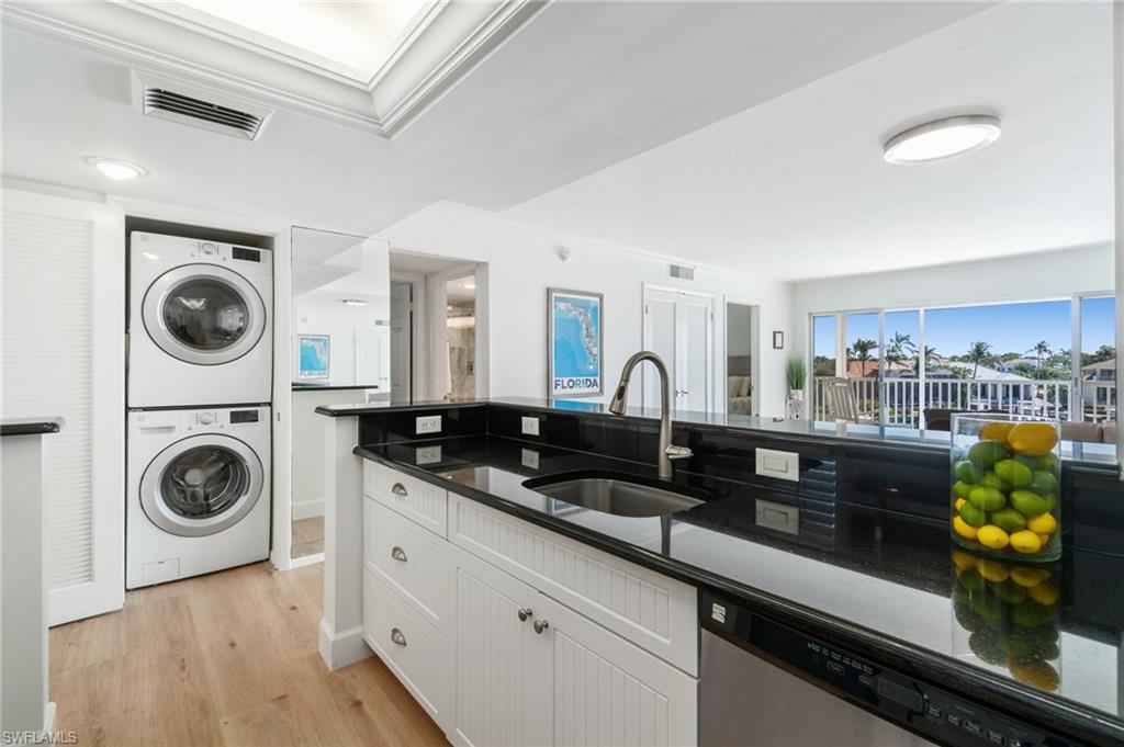 PELICAN POINT - Residential