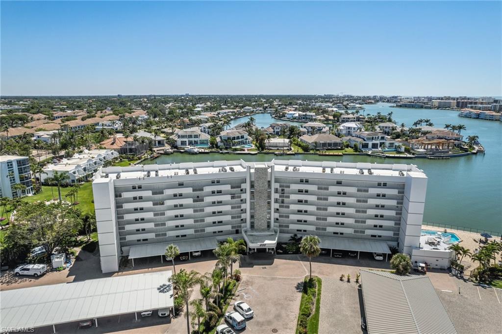 PELICAN POINT - Residential