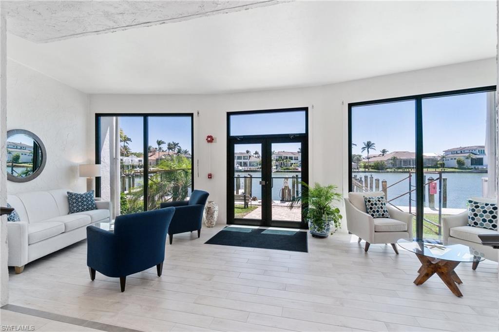 PELICAN POINT - Residential