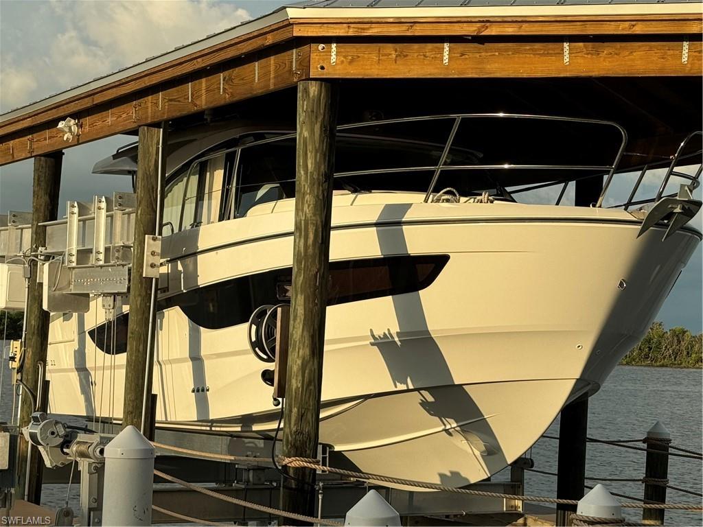 HOLIDAY HEIGHTS - Residential