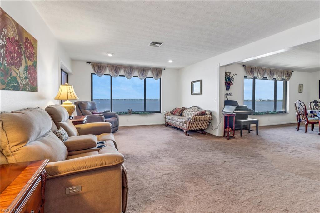 RIVERS CONDO - Residential