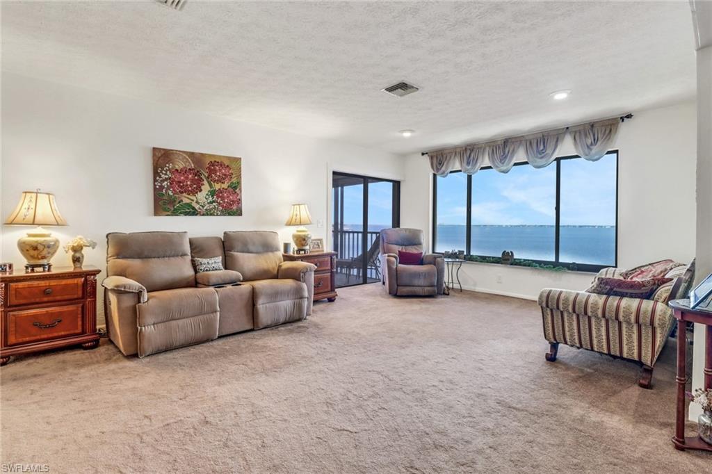 RIVERS CONDO - Residential