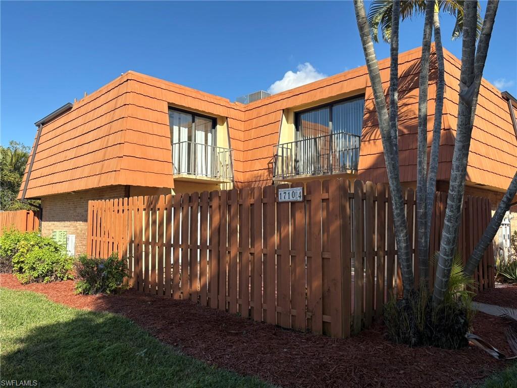 PARKWOODS TOWNHOUSE COMMUNITY - Residential Lease