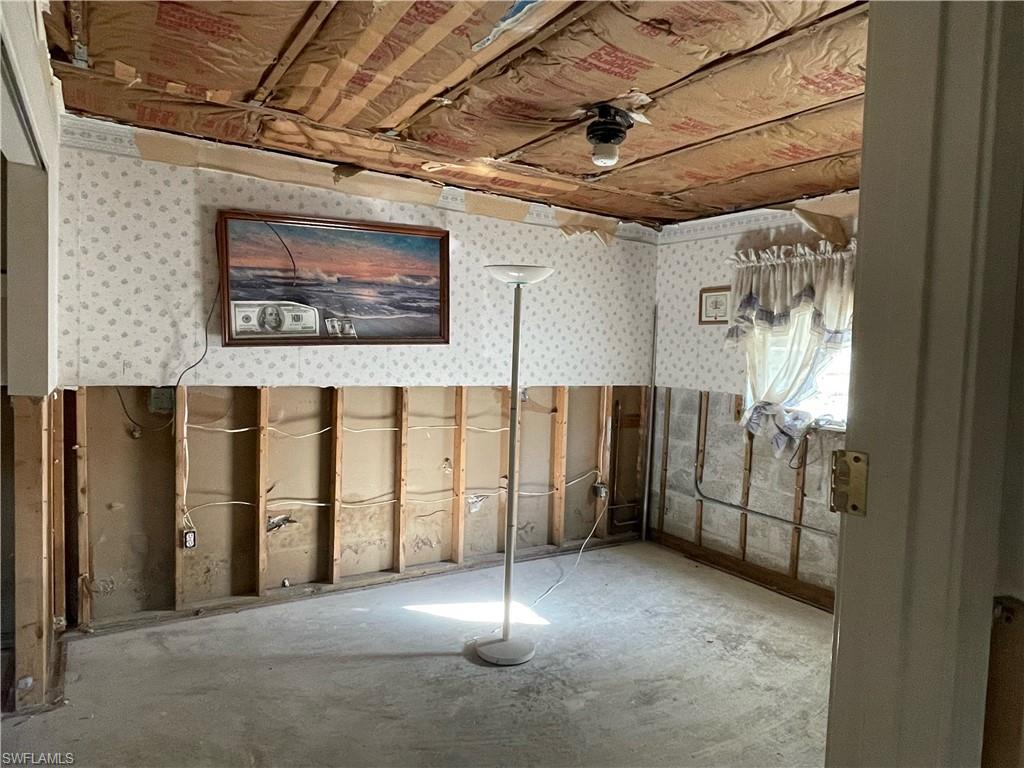 FORT MYERS SHORES - Residential