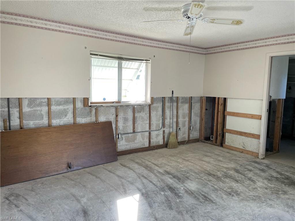 FORT MYERS SHORES - Residential