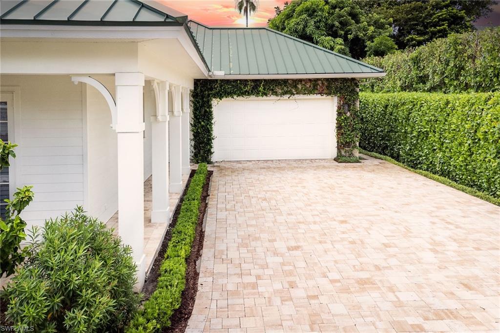 MOORINGS - Residential