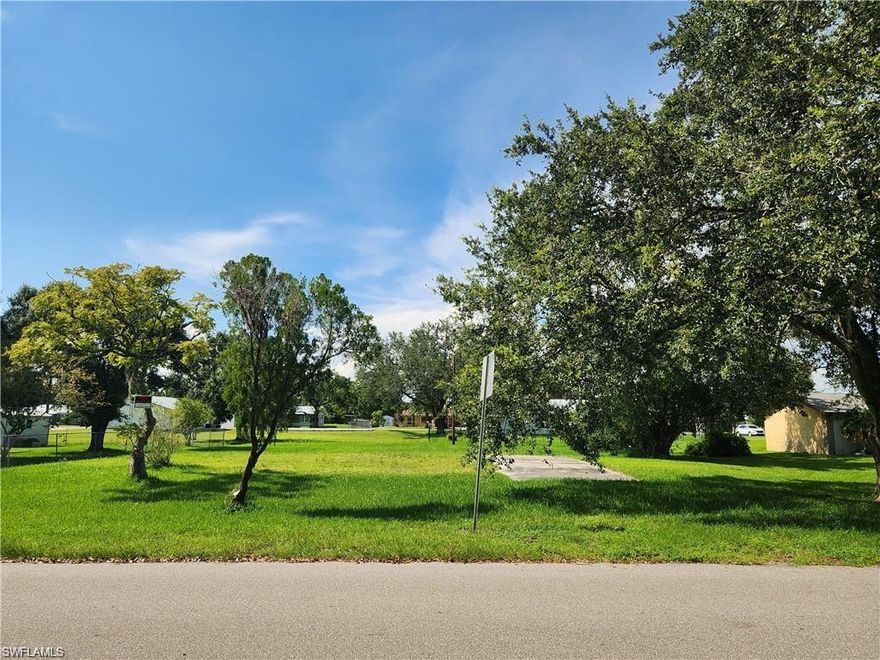 Excellent location to build your new home or to place a modular home. It's just blocks away from the schools, courthouse, Sheriffs Dept. shopping, City Hall, city park and Caloosahatchee River. Lots has existing fill, shade tree, and a 14x10 concrete pad. Had prior existing utilities, all of which are available through the city of Moore Haven.