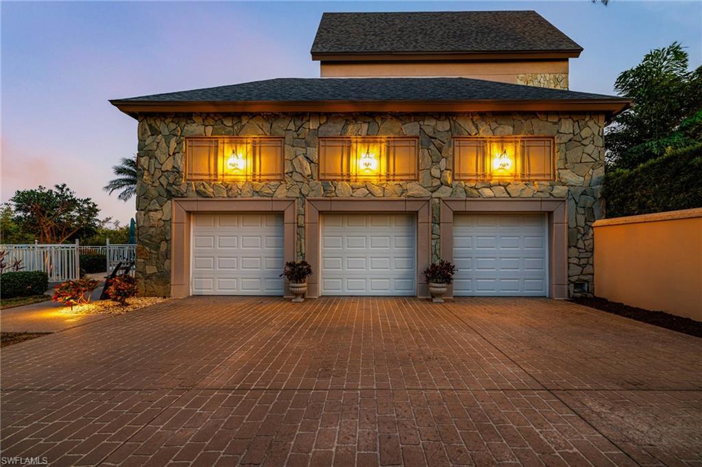 ST. CHARLES HARBOUR - Residential