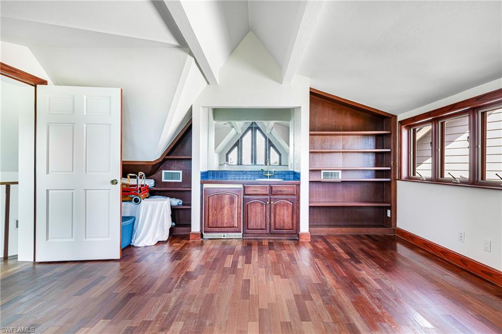 ST. CHARLES HARBOUR - Residential