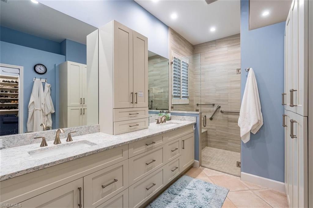 AUTUMN WOODS - Residential