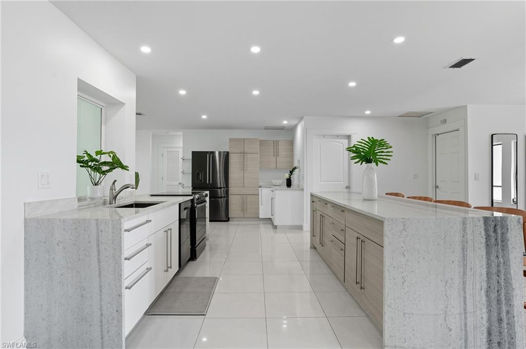 PALM RIVER ESTATES - Residential Lease