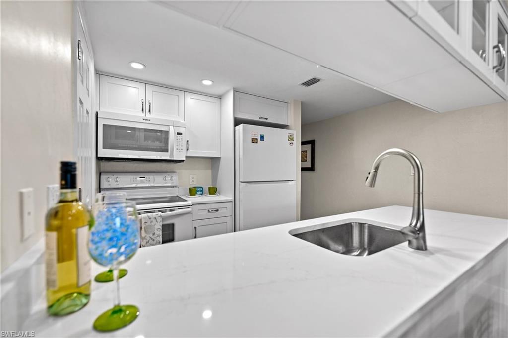 BAYSIDE VILLAS - Residential