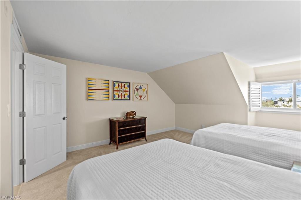 BAYSIDE VILLAS - Residential