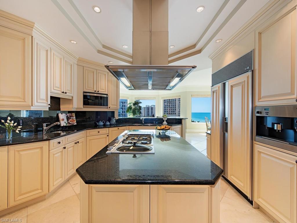 SEASONS AT NAPLES CAY - Residential