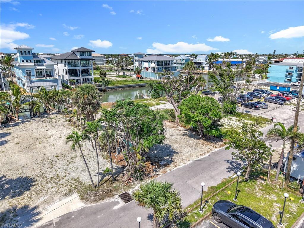 VENETIAN GARDENS - Land