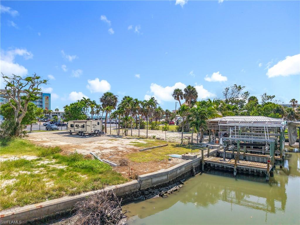 VENETIAN GARDENS - Land