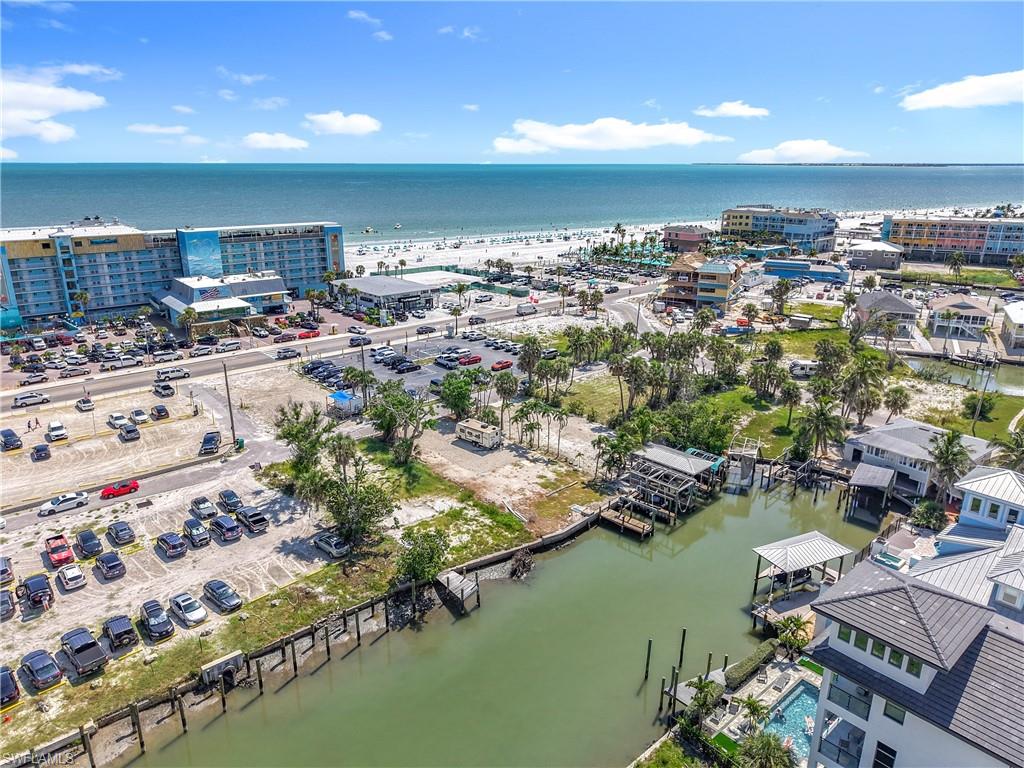 VENETIAN GARDENS - Land