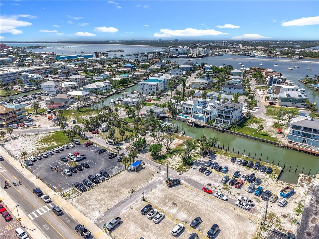 VENETIAN GARDENS - Land