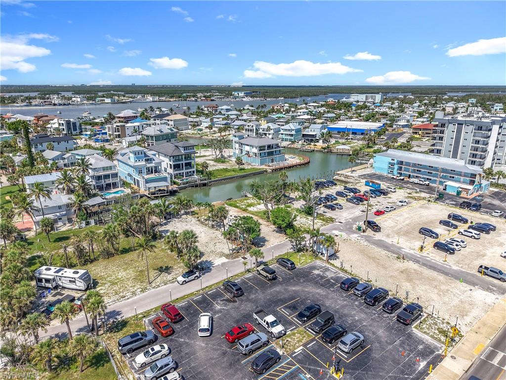 VENETIAN GARDENS - Land