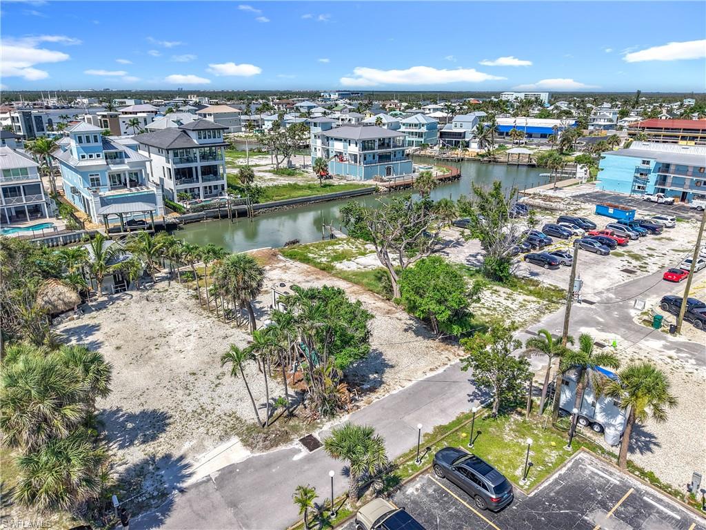 VENETIAN GARDENS - Land