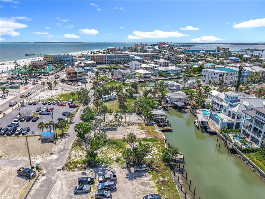 VENETIAN GARDENS - Land