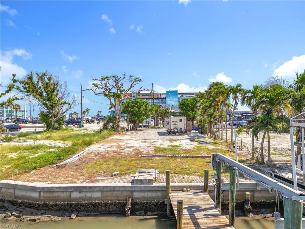 VENETIAN GARDENS - Land