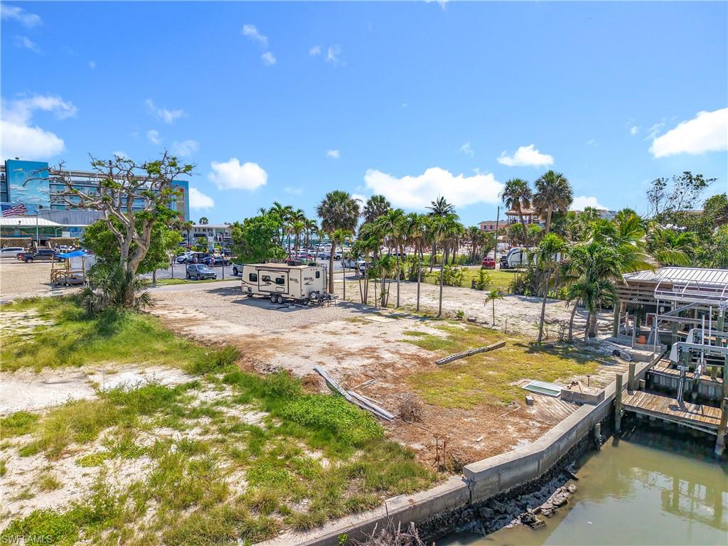 VENETIAN GARDENS - Land