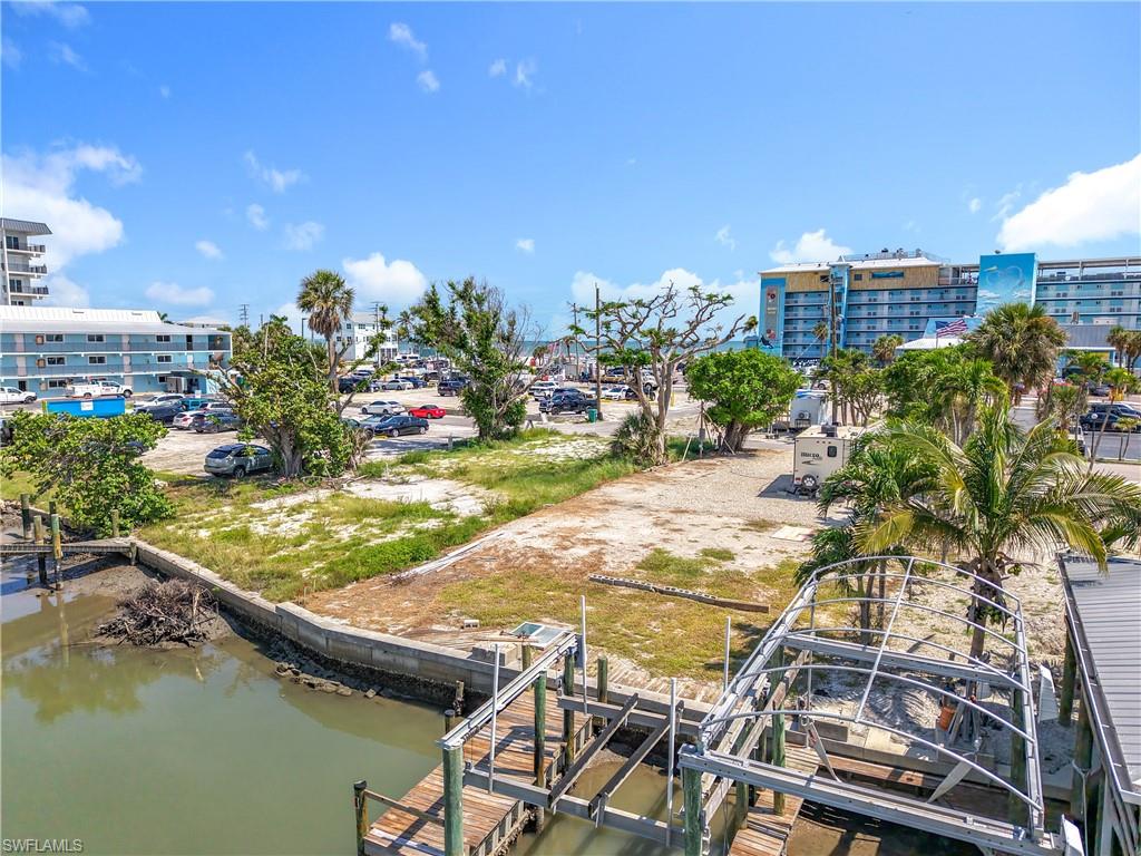 VENETIAN GARDENS - Land