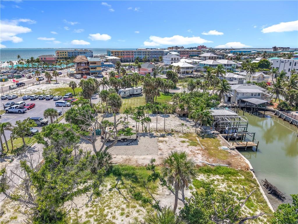 VENETIAN GARDENS - Land