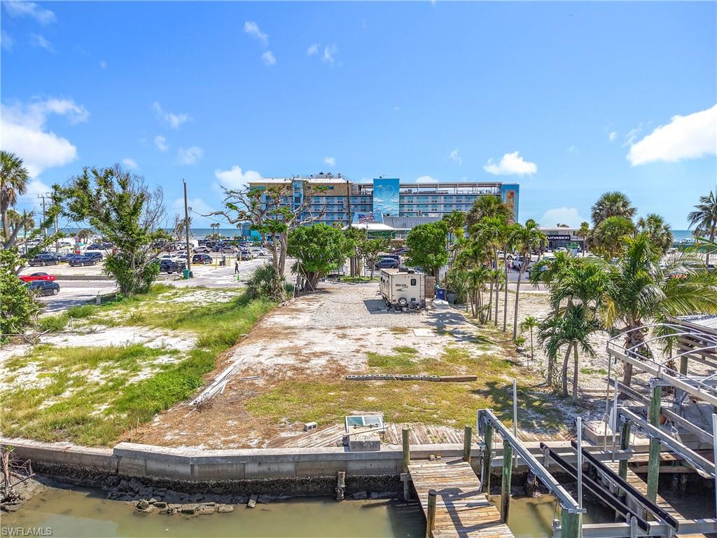 VENETIAN GARDENS - Land