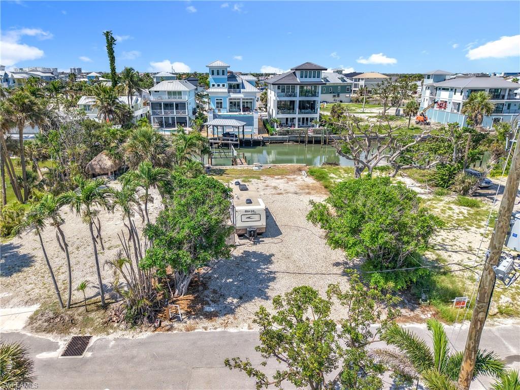 VENETIAN GARDENS - Land