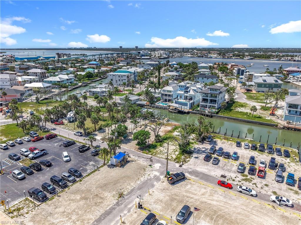 VENETIAN GARDENS - Land