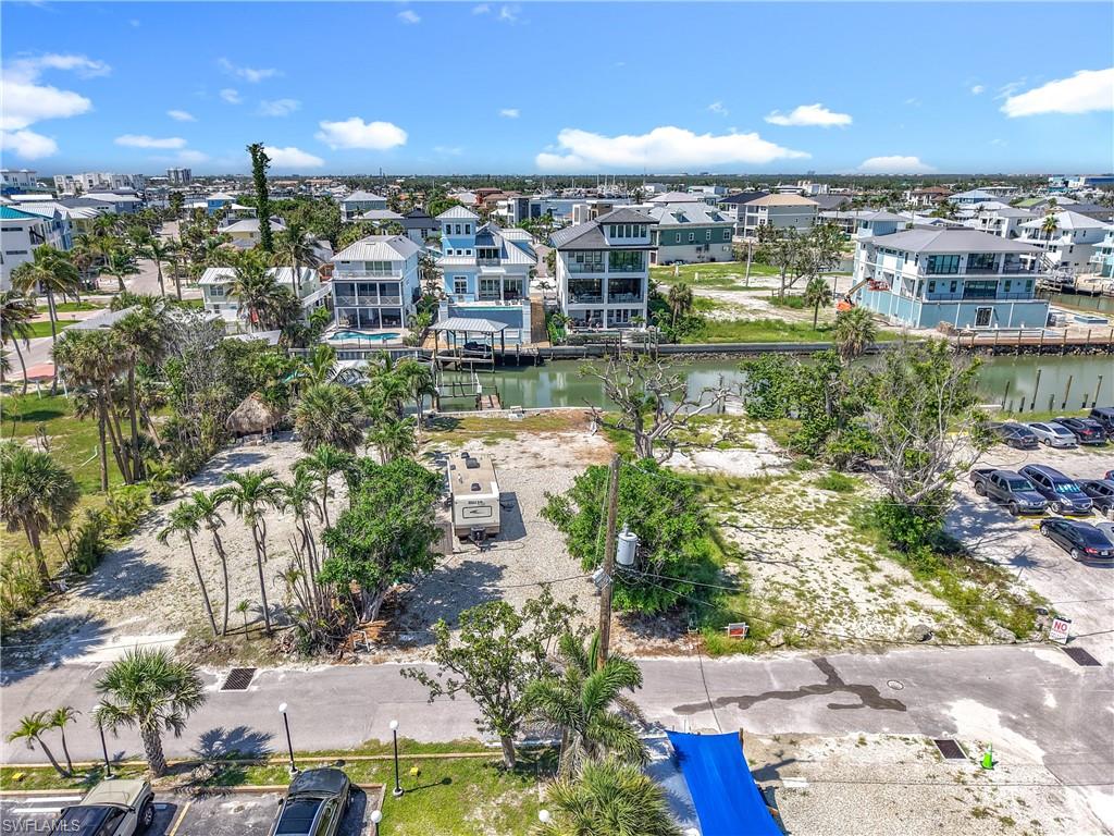 VENETIAN GARDENS - Land