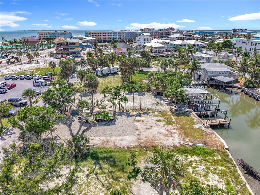 VENETIAN GARDENS - Land