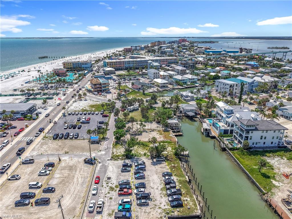 VENETIAN GARDENS - Land