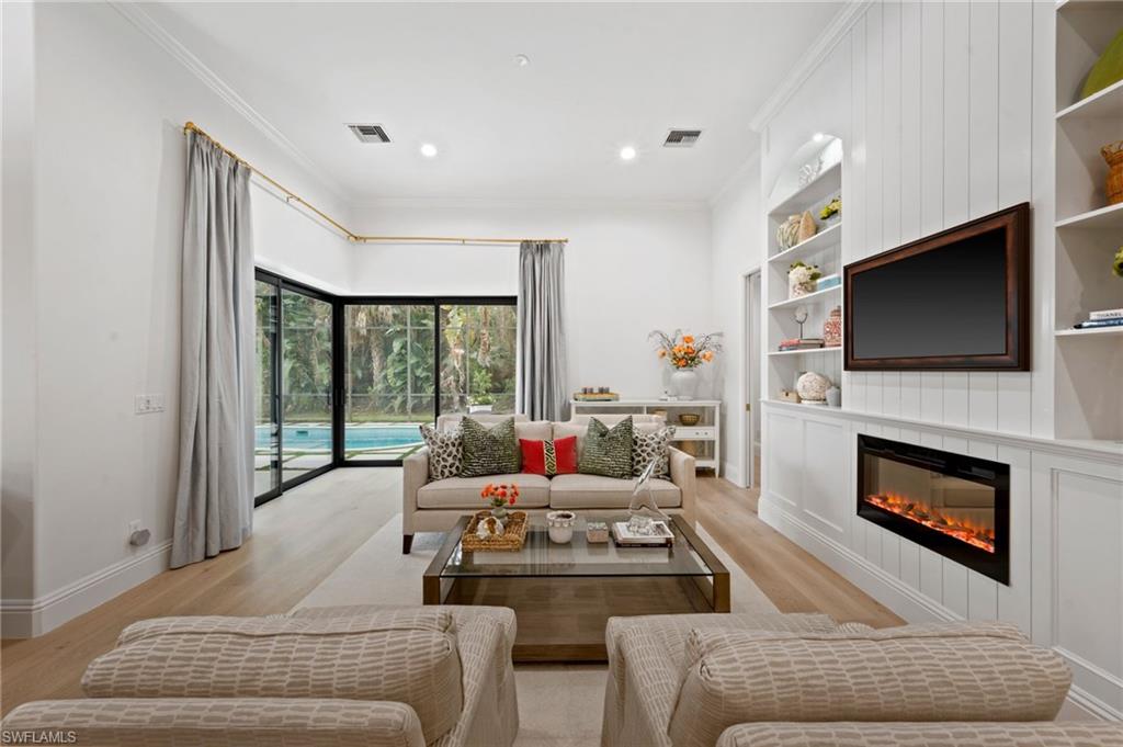 WILSHIRE LAKES - Residential