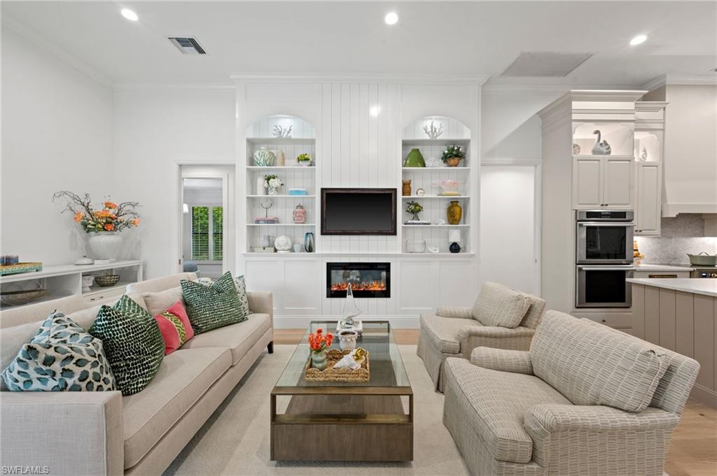 WILSHIRE LAKES - Residential