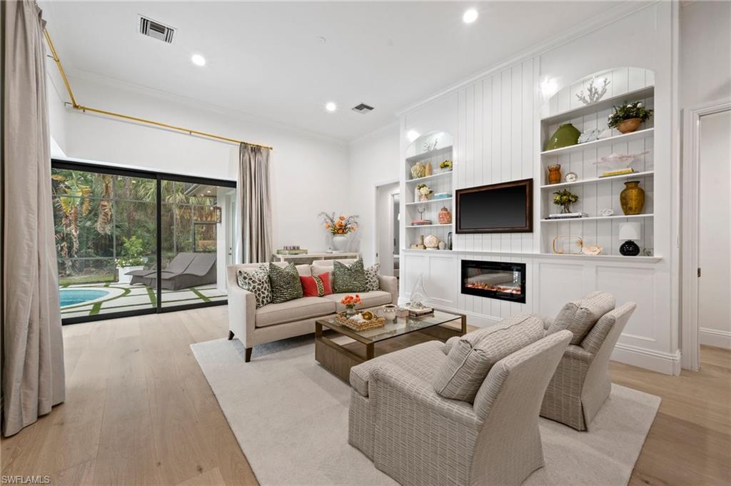 WILSHIRE LAKES - Residential